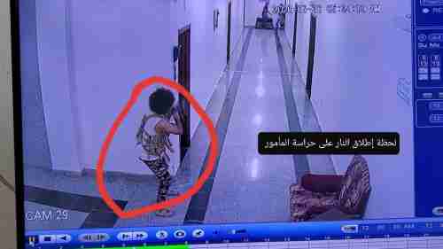 مسلح يهاجم مسؤول كبير في فندق يسكن فيه بعدن 