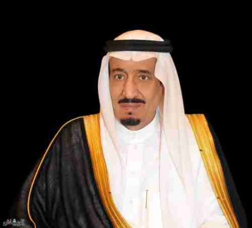 الملك سلمان يمنح مقيمين يمنيين وسام رفيع