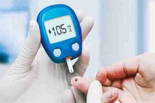 علماء يطورون أفضل اختبار لقياس السكر في الدم دون ألم