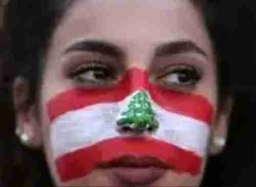 فيديو: لبنانية حسناء تحول شاب يمني الى دجاجة في بث مباشر 