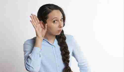 4 خطوات لإزالة انسداد الأذن الشمعي في المنزل