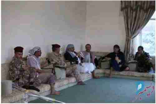 بالصورة .. طارق صالح يلتقي مع زعيم حزب الإصلاح بتعز !