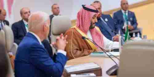 شاهد أول ردة فعل غير متوقعة على الهواء من الوفد الأمريكي أثناء إعلان " محمد بن سلمان " رفض السعودية زيادة إنتاج النفط!!
