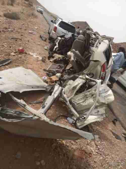 حادث سير مروع يودي بحياة يمني وزوجته وخمسة من أبنائه