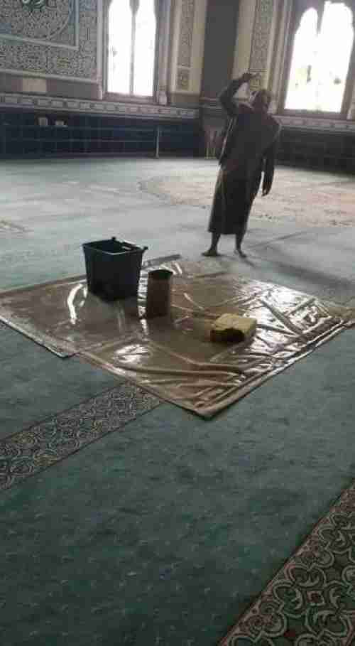 بالصور ..تسرب مياة الأمطار إلى داخل ”جامع الصالح” بسبب اهمال متعمد لمليشيا الحوثي