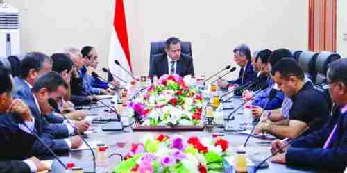 قرارات مرتقبة لتغيير 7 وزراء من بينهم وزير الداخلية.. والكشف عن مصير رئيس الوزراء معين عبدالملك