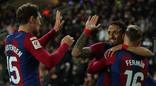 آرسنال يدرس إلقاء طوق النجاة لبرشلونة