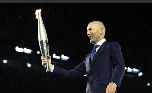 زيدان يحتفل بذهبية فرنسية في أولمبياد باريس