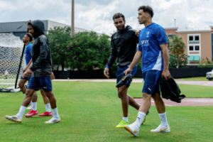 حمد الله تاسع مغربي يحمل الشعار الأزرق