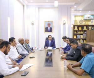 الوزير البكري يوجه بمتابعة أرضية ملعب نادي الجلاء بعدن
