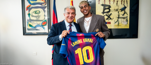 لامين يامال يتسلم القميص 10 في برشلونة 