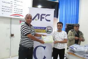 اتحاد كرة القدم بتعز يوزع المستلزمات الرياضية ويعلن جاهزية انطلاق دورة الرخصة الآسيوية (C)