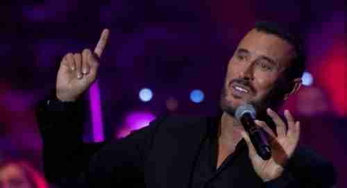 بالفيديو.. فتاة تثير رعب كاظم الساهر في لبنان بعد صعودها على المسرح