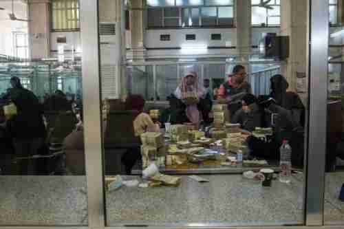 البنك المركزي يرفض تعسفات الحوثيين بحق البنوك وشركات الصرافة