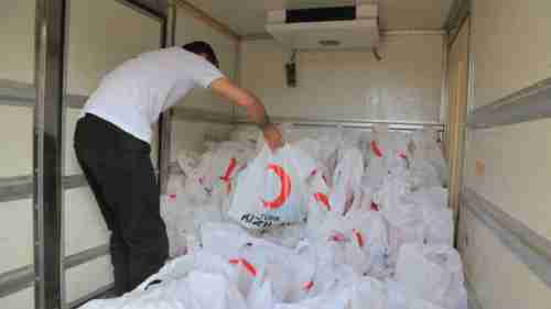 مؤسسة نداء للتنمية والتطوير توزع لحوم الأضاحي لـ 2400 اسرة بتمويل الهلال الاحمر التركي.