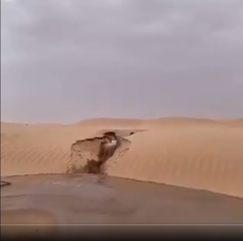 فيضانات سد مارب تخترق الصحراء وتهدد قبائل عبيده 