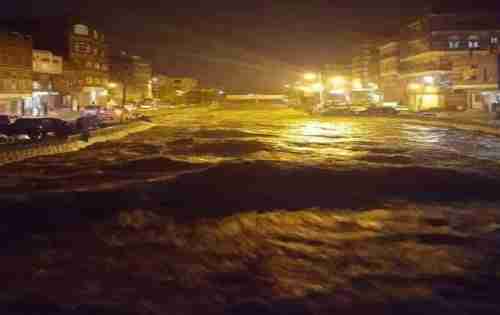 صنعاء تغرق مع أحيائها في طوفان مخيف من السيول.. شاهد بالصور