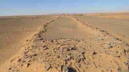 تسبق الأهرامات .. هياكل حجرية ضخمة في الصحراء تحير العلماء (صور)