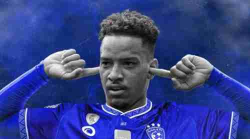 هدية إلى الزعماء.. الكشف عن المتكفل بصفقة بيريرا لـ "الهلال"