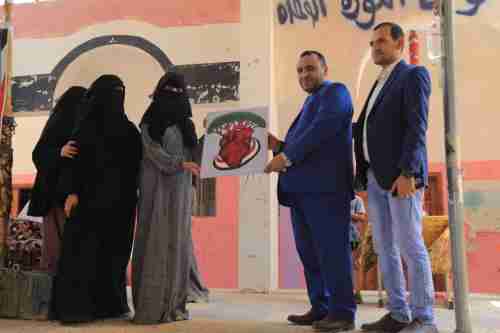 وزير الشباب والرياضة يكرم المبرزين في المراكز الصيفية بمأرب