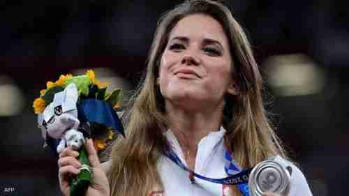 "حسناء الأولمبياد" تتبرع بميداليتها لإنقاذ طفل.. ثم المفاجأة