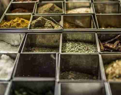 لعمر طويل.. 4 توابل يجب ألا يخلو طعامك منها يومياً