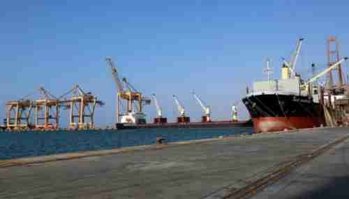 ”الحوثيون” يعلنون عدد السفن النفطية الواصلة ميناء الحديدة خلال الهدنة ويشترطون على ”العليمي” صرف المرتبات