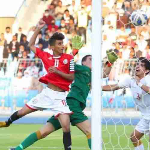 الإصابة تبعد هداف غرب آسيا عن منتخب اليمن