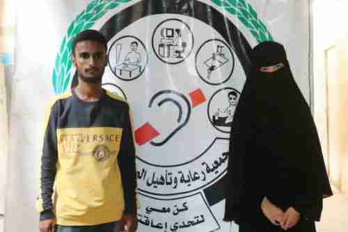 طالبان من فئة الصم والبكم يحصلان على المراكز الاولى على مستوى محافظة لحج 