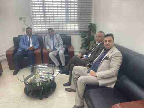 القائم بأعمال الرئيس التنفيذي ل (كاك بنك) يبحث مع رئيس مصلحة الجمارك مستوى تنفيذ الاتفاقيات وتوطيد العلاقات بين الجانبين