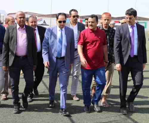 وزير الشباب والرياضة يزور منشآت نادي المنصورة بعدن