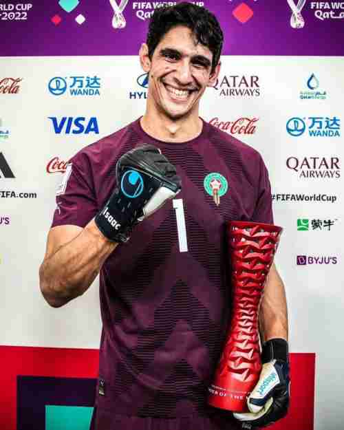 مدرب إشبيلية يعلن رحيل بونو للهلال السعودي