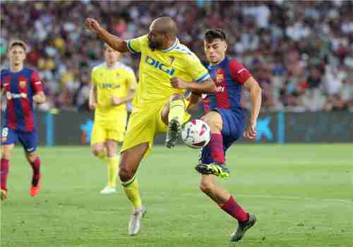 بالصور: برشلونة يخطف انتصارا عسيرا أمام قادش