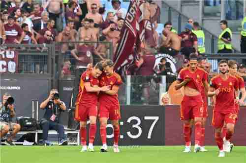 روما يتطلع لإيقاف انطلاقة ميلان القوية