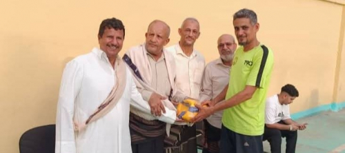 اتحاد الطائرة يرفد نادي الروضة بكرات دولية دعماً للنشاط الرياضي بعدن