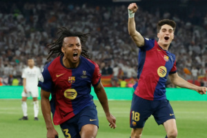 لاعب برشلونة يوافق على تجديد عقده