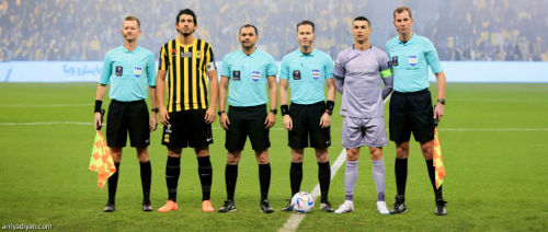 طاقم سعودي يقود كلاسيكو السوبر