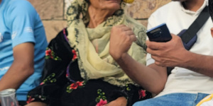 تعز.. جليلة 70 عاماً أيقونة تشجيع نادي شباب المسراخ