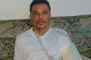 علاء عياش يتعرض لإصابة أثناء تغطية ودية منتخب الشباب أمام وحدة صنعاء