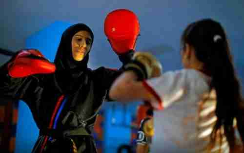 فتيات يمنيات يلجأن للكيك بوكسينج بحثا عن القوة