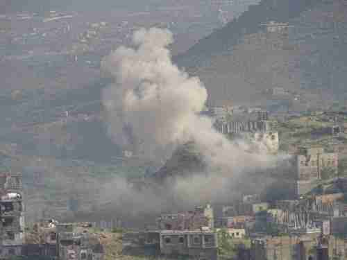 انفجارات شرق تعز جراء القصف الحوثي بالدبابات