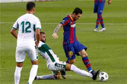 ميسي يقود هجوم برشلونة أمام فياريال