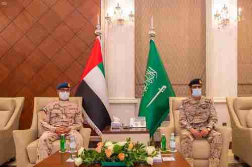 قائد التحالف يبحث مع نائب أركان القوات الإماراتية سير العمليات العسكرية في اليمن