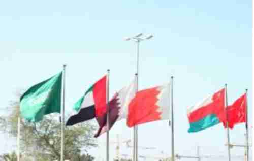 الحكومة اليمنية تدعو "التعاون الخليجي" إلى عقد مؤتمر طارئ لدعم برنامجها الاقتصادي