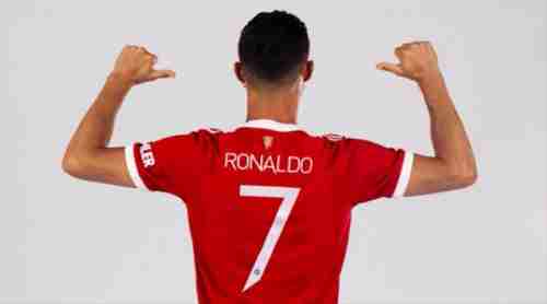 عودة الـ "CR7".. قميص كريستيانو رونالدو يحقق أرباح قياسية لمانشستر يونايتد
