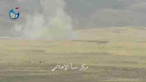 شاهد لحظة استهداف قناص جماعة الحوثي في كسارة مأرب بدقة عالية ( فيديو )