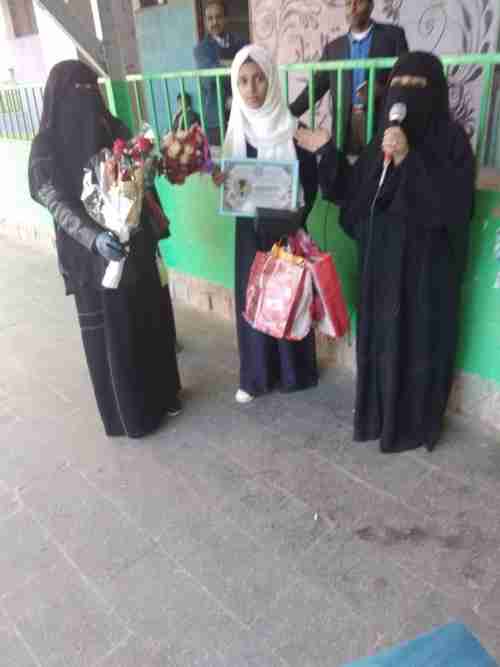 هذا مصير طالبة يمنية متفـــــــــــــــوقة رفضت ترديد الصرخة الحوثية ؟ 