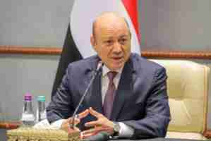 الرئيس رشاد العليمي يعترف بالخلافات داخل المجلس الرئاسي في اليمن