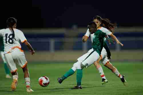 منتخب سيدات السعودية لكرة القدم يفلت من أول خسارة دولية أمام بوتان