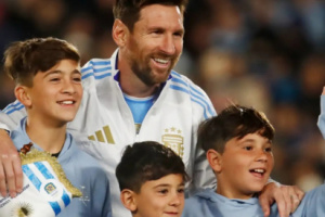 ميسي يودع الجماهير الأرجنتينية بالدموع ويثير الشكوك حول مشاركته في المونديال